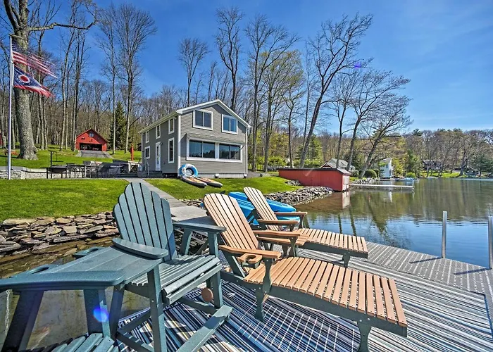 Bbq Ready: Lakeside Milford Home W/ Paddleboat