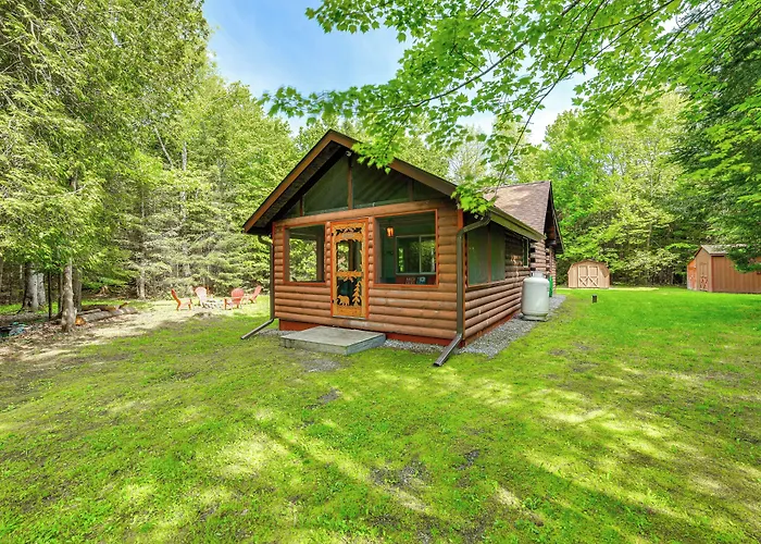 'Cardinal Pines' Cabin On 8 Acres - Dog Friendly!